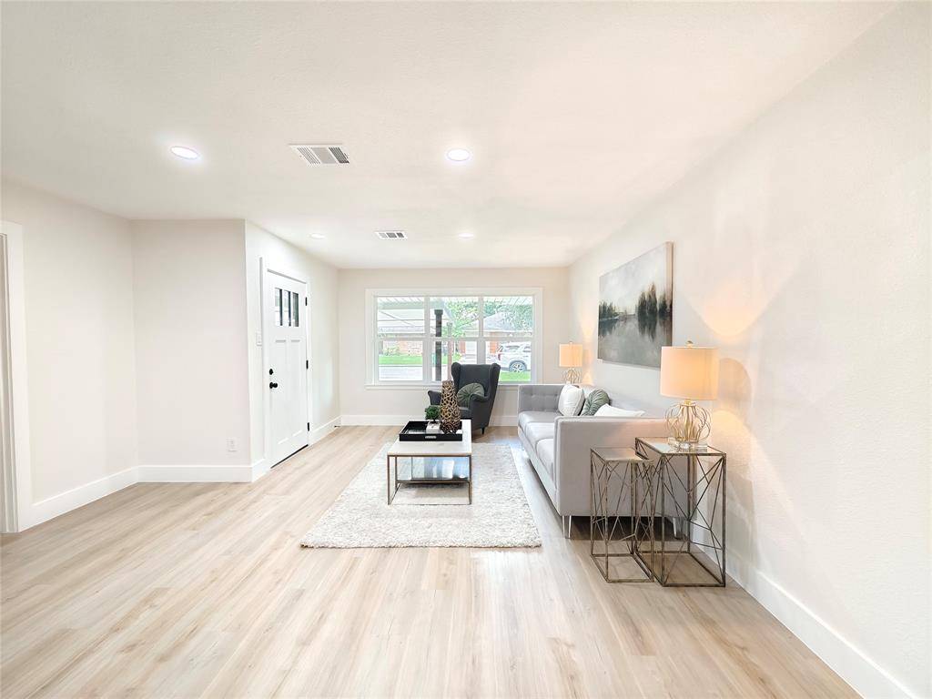 Houston, TX 77025,9906 Bassoon DR