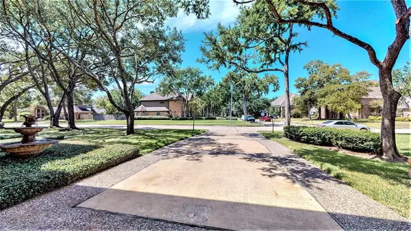 Sugar Land, TX 77498,1106 Oak Knoll DR