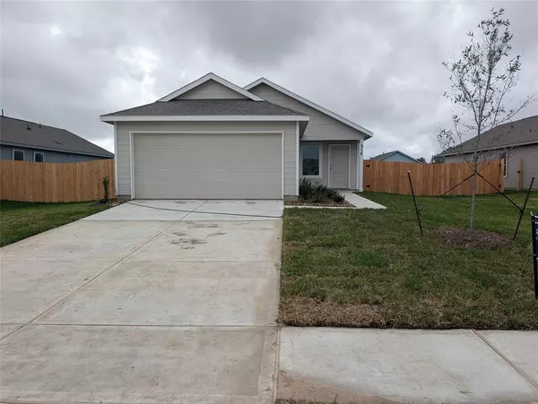 216 Dallas DR, Angleton, TX 77515