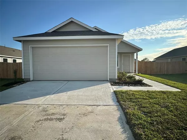 216 Dallas DR, Angleton, TX 77515