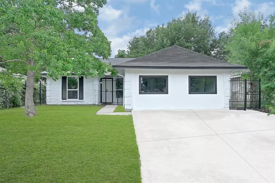 4135 Oak Shadows DR, Houston, TX 77091