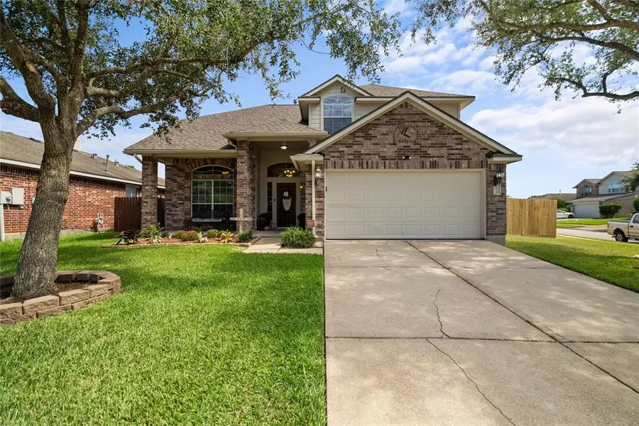 2915 Silver Shore LN, Dickinson, TX 77539