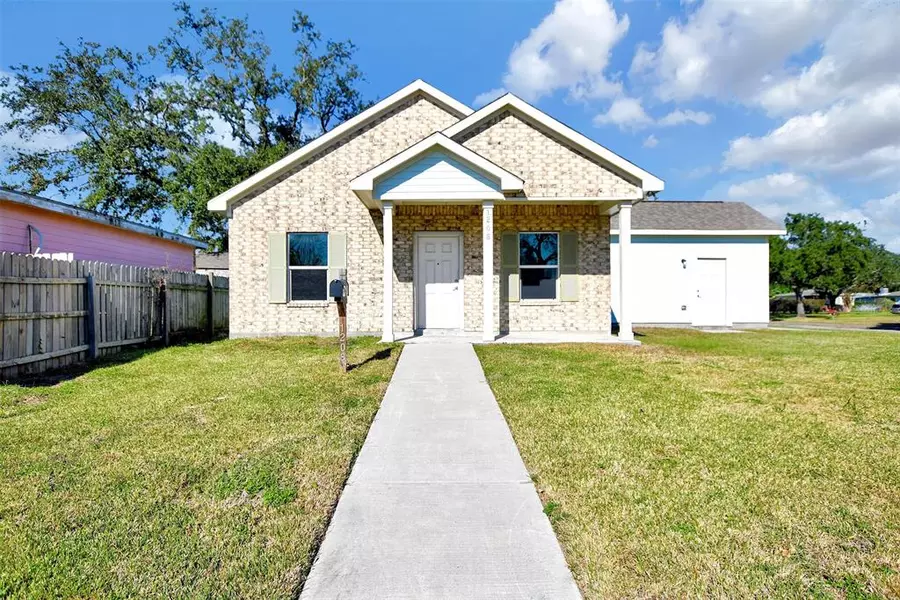 1208 9th AVE N, Texas City, TX 77590