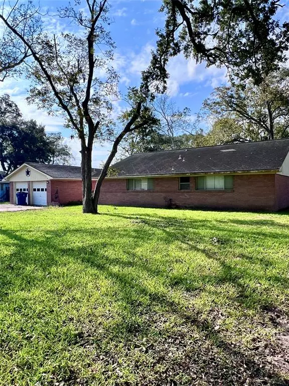 Sweeny, TX 77480,707 Maple ST