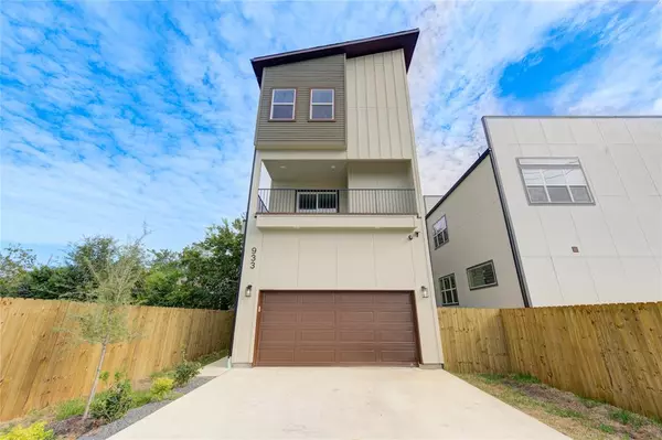 933 E 40 1/2 St, Houston, TX 77022