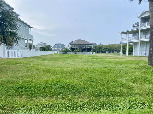 3634 Foremast DR, Galveston, TX 77554