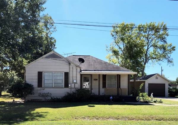 37 Hickory St, Blessing, TX 77419