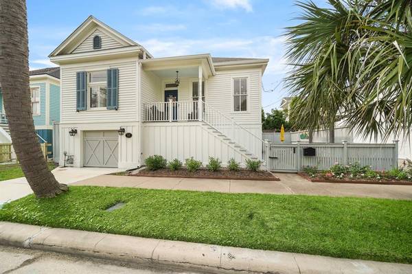 2424 Ursuline ST, Galveston, TX 77550