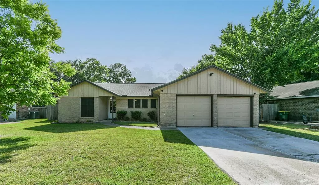 2314 Anthony LN, Pearland, TX 77581