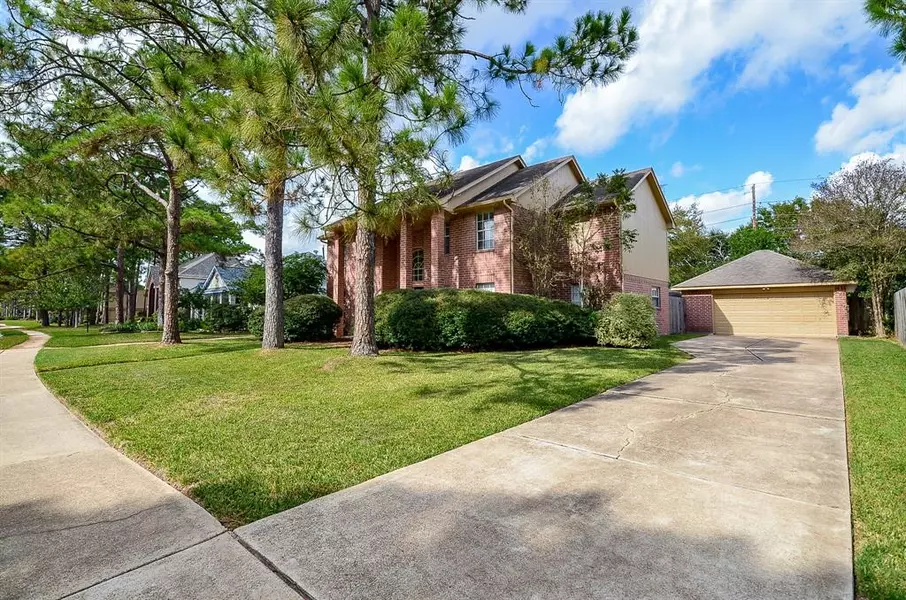 14110 Ragus Lake DR, Sugar Land, TX 77498