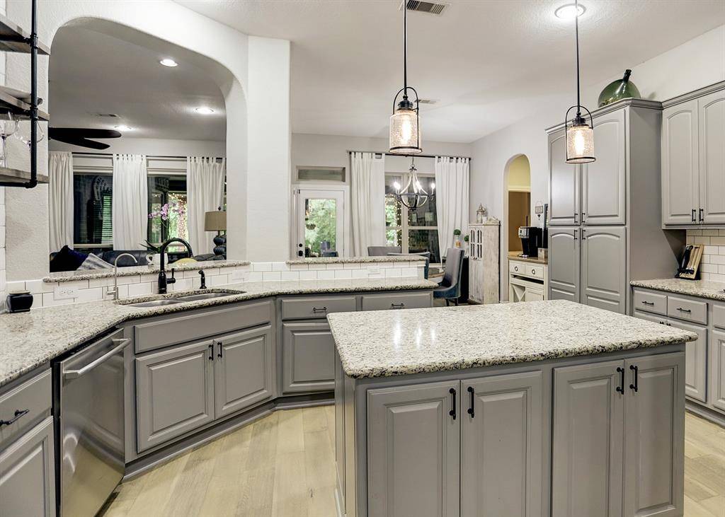 409 Holly Forest DR, Conroe, TX 77384