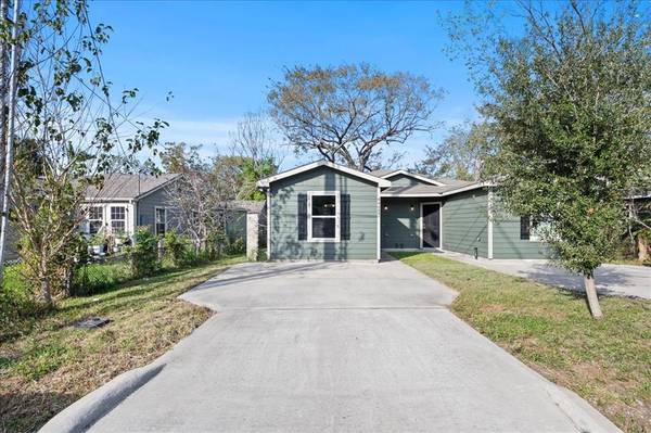 4609 Redbud ST #A-B,  Houston,  TX 77051