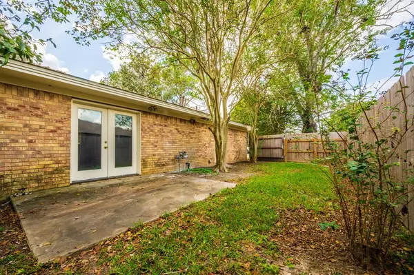 Van Vleck, TX 77482,102 Live Oak