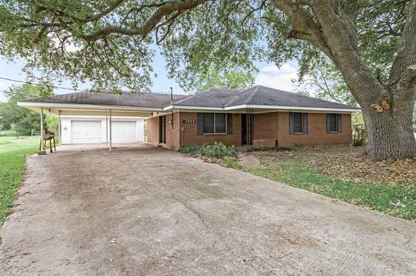 1533 Dugat RD, Winnie, TX 77665