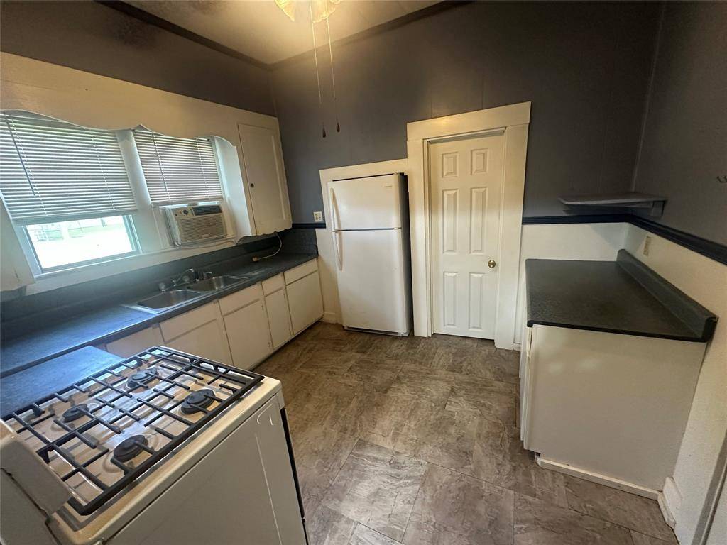 Wallis, TX 77485,5922 Railroad ST