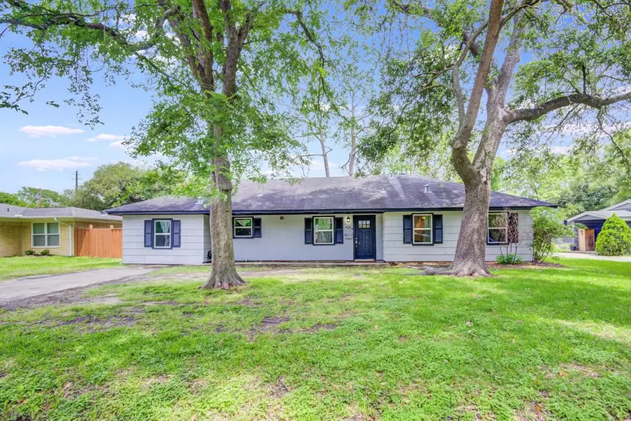 415 S 1st ST, La Porte, TX 77571