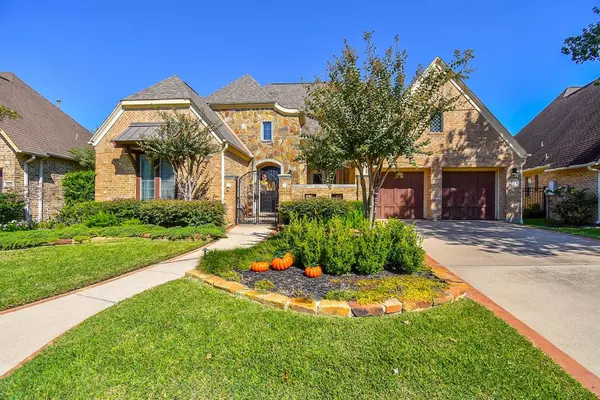 6823 Delamotte LN, Sugar Land, TX 77479