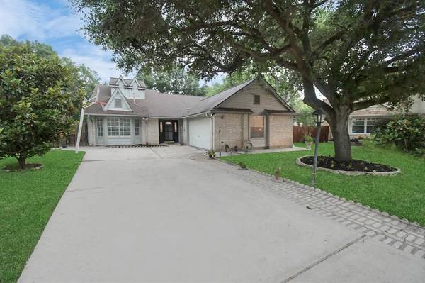 3207 S Briar Knoll DR,  Houston,  TX 77082