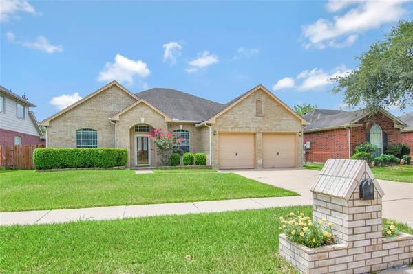 2619 Cross Tide LN, Friendswood, TX 77546