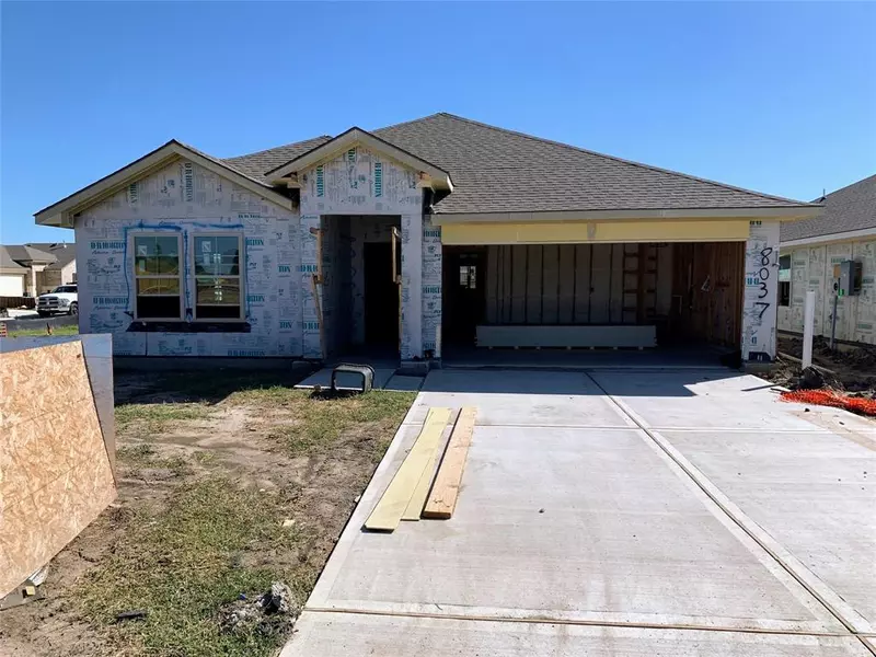 8037 Front Nine LN, Navasota, TX 77868