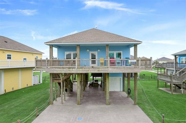 983 1/2 S Redfish ST, Crystal Beach, TX 77650