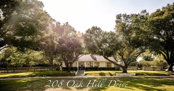 208 Oak Hill DR,  Brenham,  TX 77833