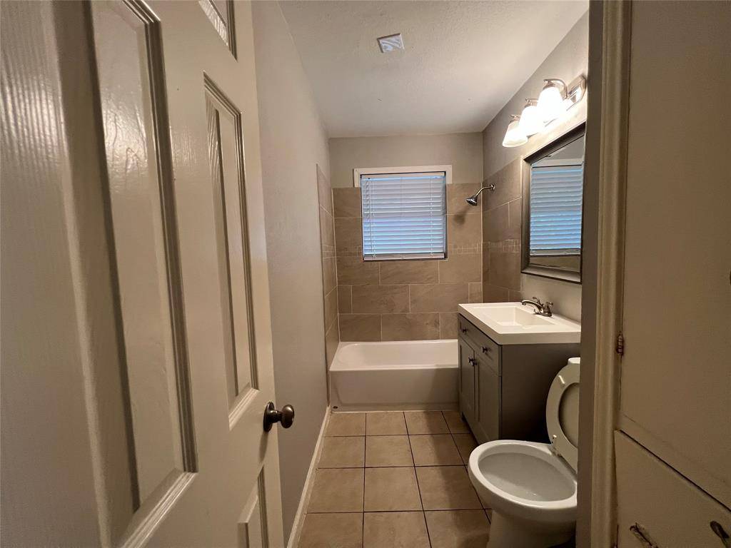 Houston, TX 77033,5006 Chennault RD