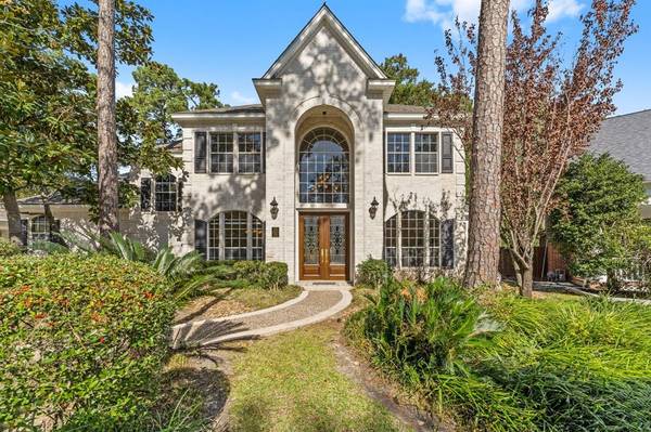 15 Crested Pines CT, The Woodlands, TX 77381