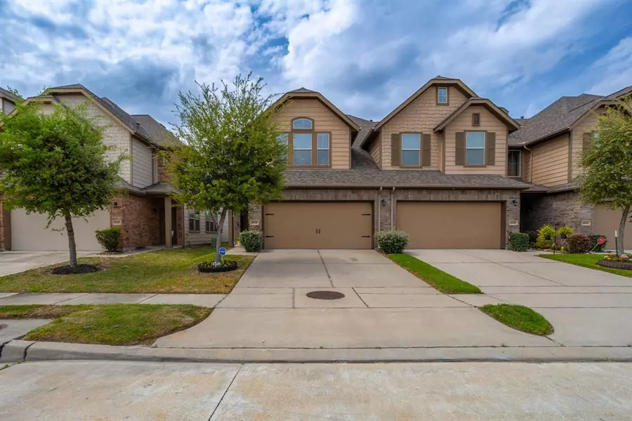 8239 Hawthorn Valley LN, Houston, TX 77095