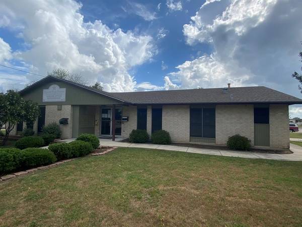 1200 Meadow Park, Lockhart, TX 78644