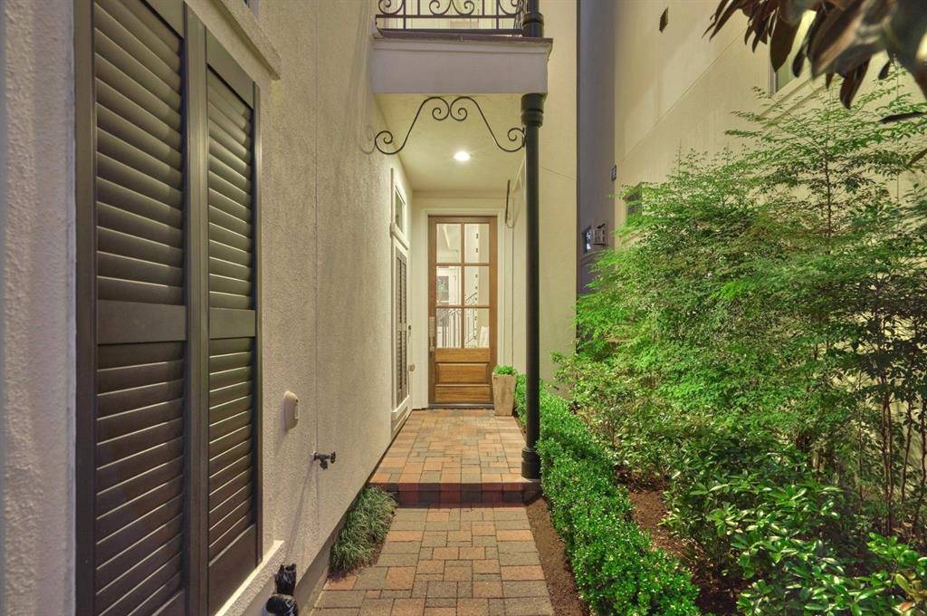 The Woodlands, TX 77380,122 Gateway Park PL