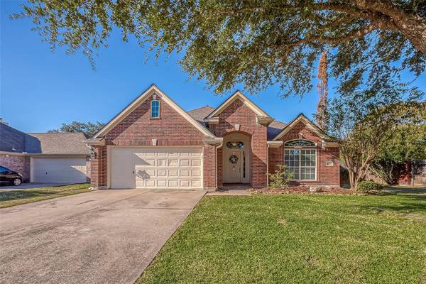 402 Lookout LN, Dickinson, TX 77539