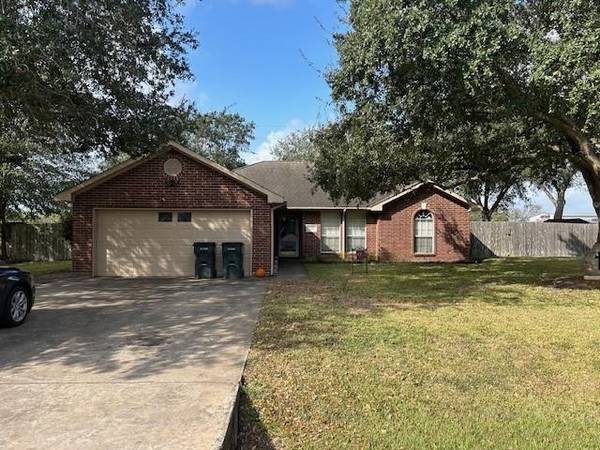 2307 Sue ST, El Campo, TX 77437