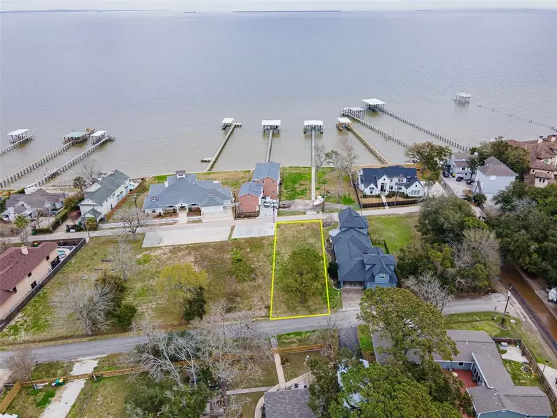 0 Bayshore DR, Bacliff, TX 77518