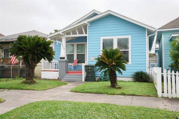 3619 Avenue R, Galveston, TX 77550