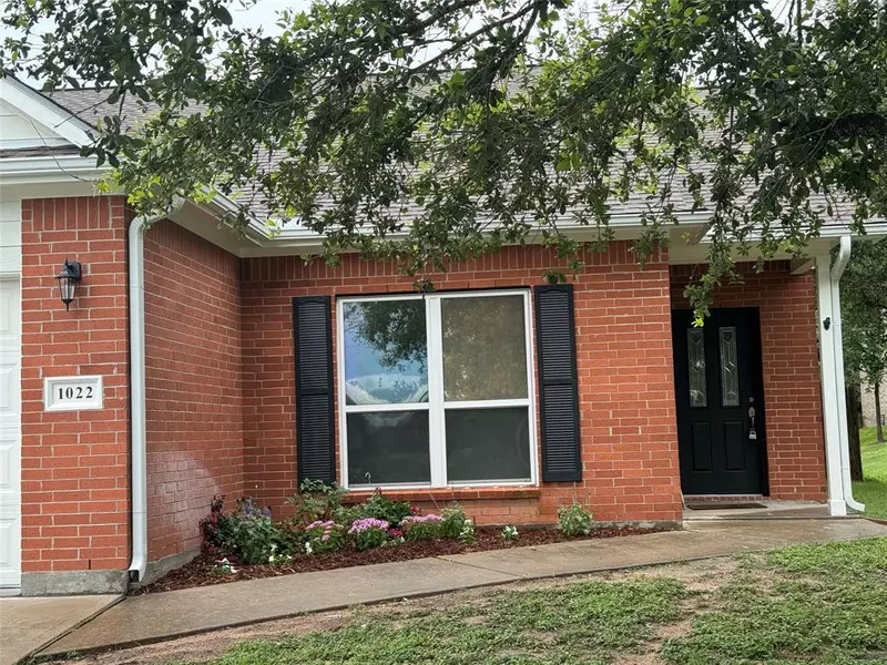 1022 S Masonic ST, Bellville, TX 77418