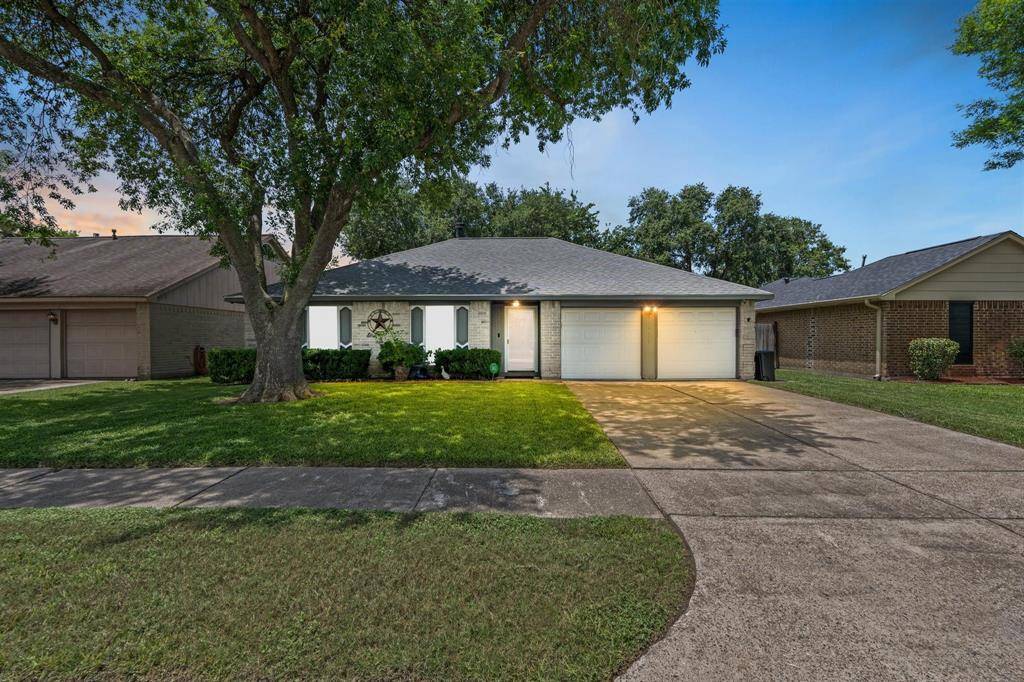 10929 Birch DR, La Porte, TX 77571