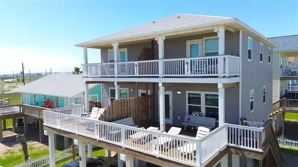 115 W Palm ST, Surfside Beach, TX 77541