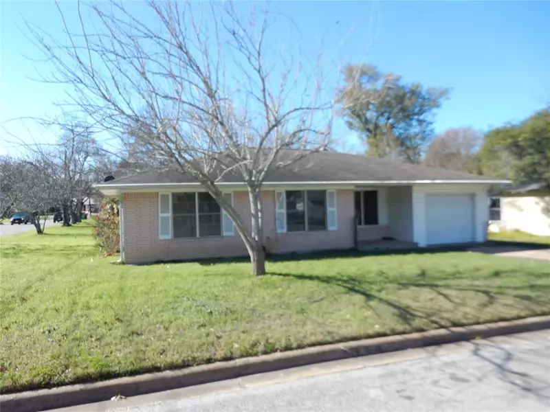 1206 Washington ST, Brenham, TX 77833