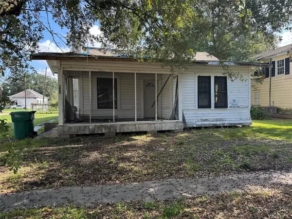 906 6th Street, Orange, TX 77630