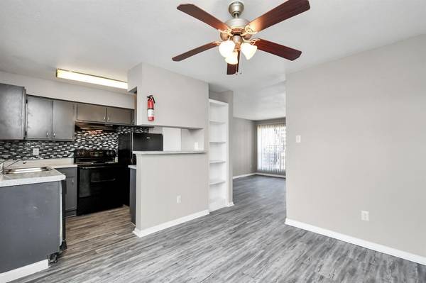 12211 Fondren #1602, Houston, TX 77035