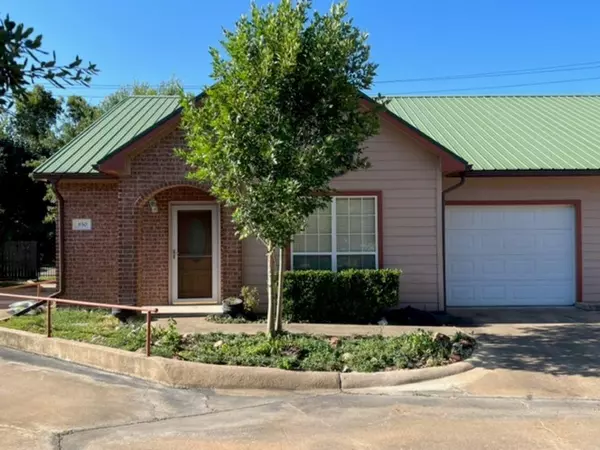 850 Tangle Oaks DR, Bellville, TX 77418