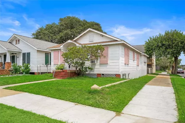 4902 Avenue Q 1/2, Galveston, TX 77551