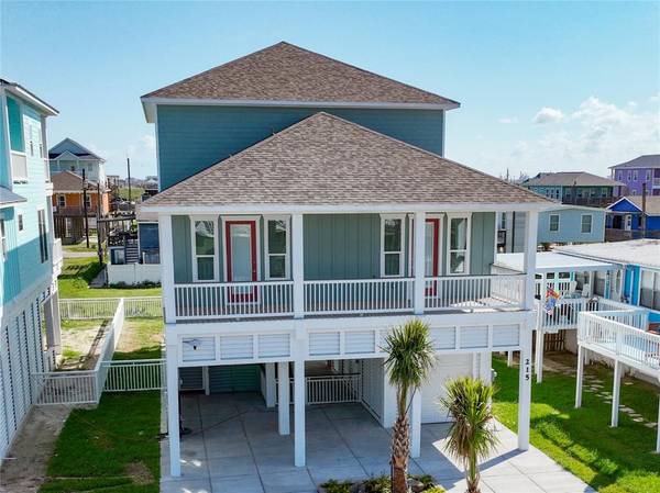 215 Sand Dune CT, Surfside Beach, TX 77541