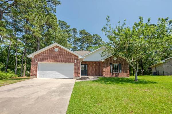 165 Magnolia Bend LN, Onalaska, TX 77360