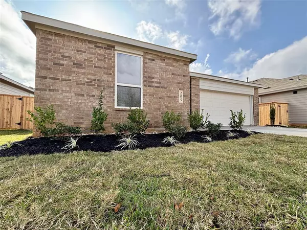 205 DRAPER SHADOWS DR, Willis, TX 77378