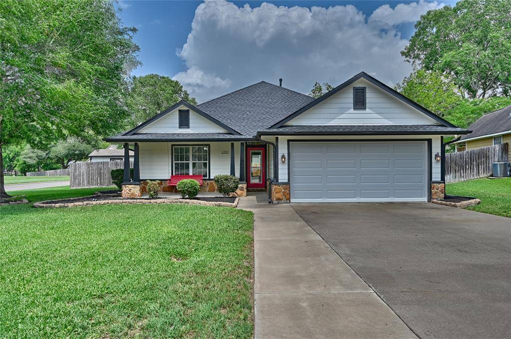 2701 Cypress CIR, Brenham, TX 77833