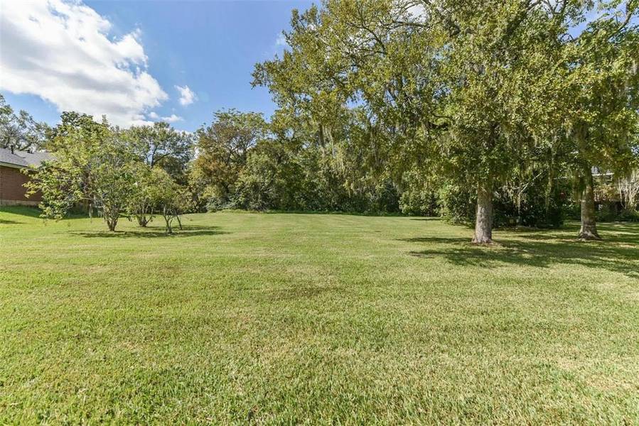 5362 Appleblossom LN, Friendswood, TX 77546