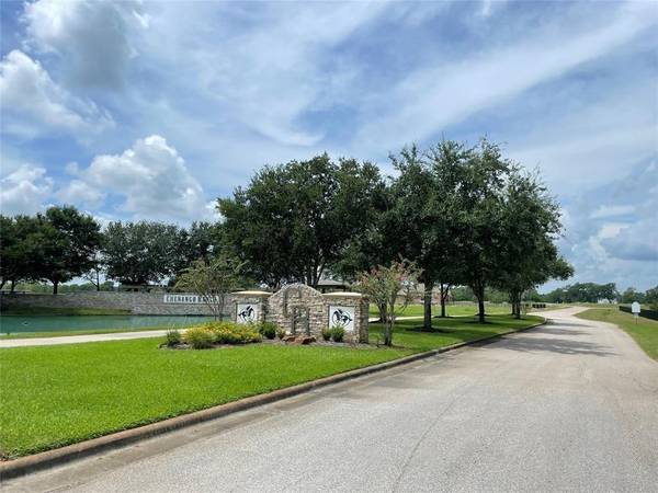 23010 Sugar Mill CT, Angleton, TX 77515