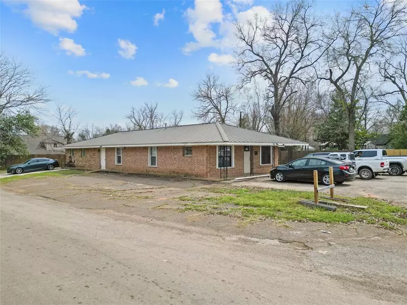 300 S Cedar, Crockett, TX 75835